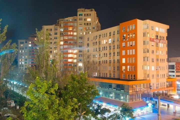 Красивая Квартира На Берегу Озера. 基希讷乌 外观 照片